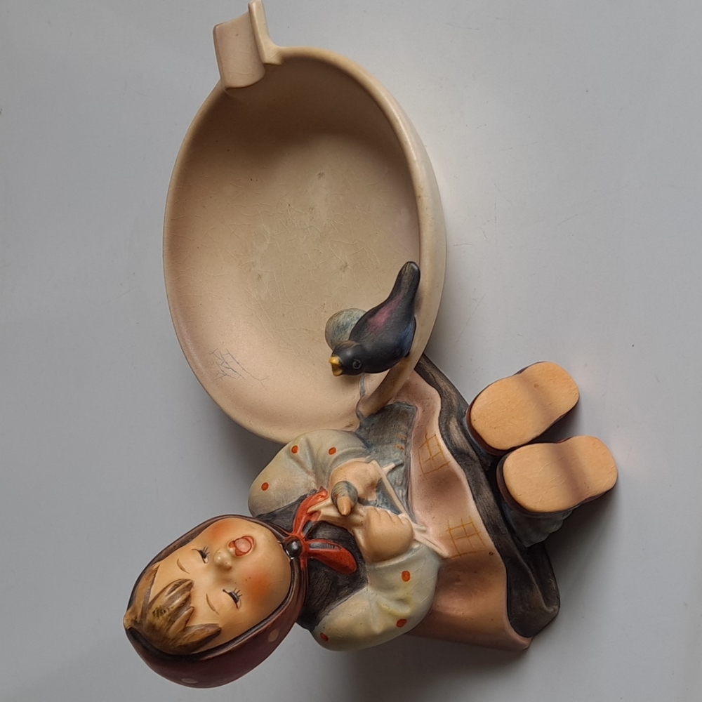 Hummel Goebel Girl Knitting Ashtray